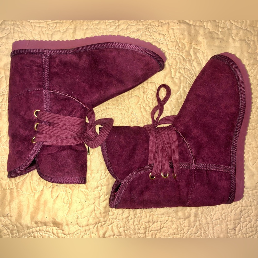 Old Navy Fur Lined Boots โค๏ธ๐ - Picture 3 of 12